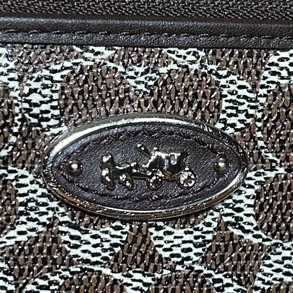 FINAL PRICE!!! COACH Signature Medium Wallet Wristlet - Picture 3 of 15